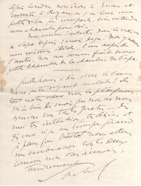 Sacha GUITRY
L.A.S. « Sacha », 18 avenue Élisée-Reclus [mai 1926], à Georges Noblet; 2 pages in-4. « Nous allons bien en dépit d'une fatigue très grande et bien compréhensible car nous allons bientôt commencer le 7ème mois de Mozart ! Cette pièce aura été mon plus grand succès et pour Yvonne un véritable triomphe. Nous nous arrêtons le 13 juin - et peut-être irons-nous 2 semaines à Londres, du 21 juin au 5 juillet. Nous devions partir pour l'Amérique du Nord en septembre, mais les Isola avec qui j'ai signé pour une reprise de Deburau au Th. Sarah Bernhardt, refusent de me rendre ma liberté. Après Londres nous irons à Évian et ensuite à Royan où j'ailoué une petite villa qui comporte, bien entendu, une chambre pour toi »... Installé dans « la maison de Papa » depuis un mois, il y mène auprès d'Yvonne Printemps une « existence idéale, l'un auprès de l'autre. Nous nous sommes fait deux petites chambres de la chambre de papa »...