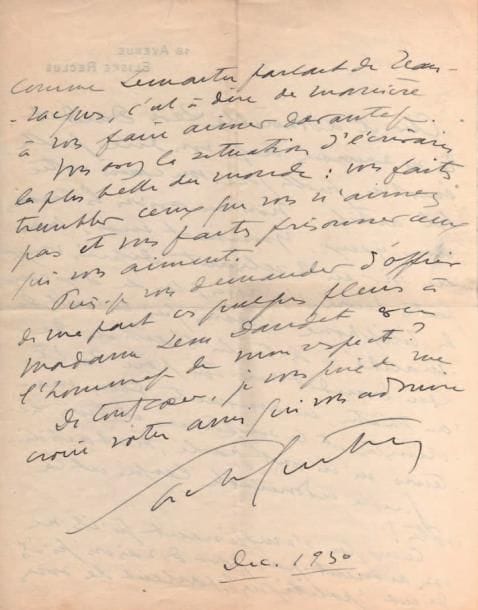 Sacha GUITRY
3 L.A.S., 18 avenue Élisée-Reclus 1930-1939, à Léon Daudet; 3 pages in-4 et 2 pages obl. in-12. Décembre 1930. Yvette et lui avaient les larmes aux yeux en relisant le bel article que Daudet a consacré à Lucien Guitry, et depuis hier une dizaine d'amis, deux machinistes, trois acteurs et une souffleuse lui en ont parlé. « Ceux qui s'imaginent qu'ils ne vous aiment pas pour des raisons qu'ils disent "politiques", parlent de vous comme Lemaître parlait de Jean- Jacques, c'est-à-dire de manière à vous faire aimer davantage. Vous avez la situation d'écrivain la plus belle du monde: vous faites trembler ceux que vous n'aimez pas et vous faites frissonner ceux qui vous aiment »... [28 juin 1939], le soir de l'élection de Guitry à l'Académie Goncourt: « quel maître et quel ami vous êtes ! Je vous écris ma joie puisque c'est la coutume mais j'aurais tellement aimé vous le dire dans les yeux - en serrant les deux mains que vous m'avez tendues »... S.d., trois « Merci ! » séparés par des lignes de points... ABCF p. 197.