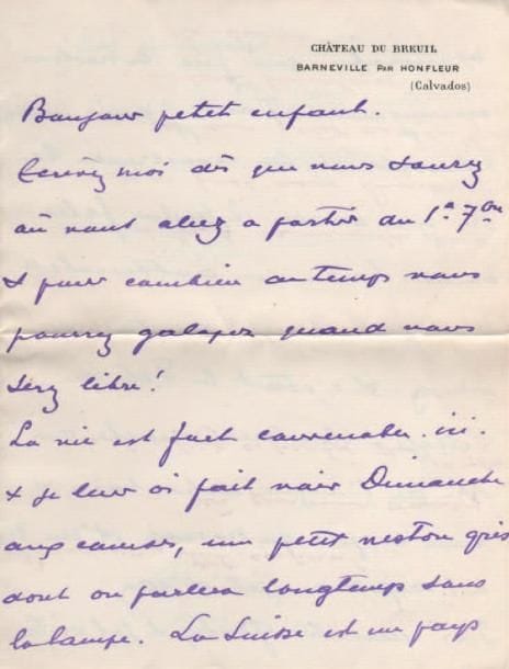 Lucien GUITRY
13 L.A.S., 1906 et s.d., à Olympia Van Reysen; 13 pages et demie in-8 (2 cartes postales illustrées), qqs en-têtes, la plupart avec adresse ou enveloppe. Curieuse correspondance à l'ex-petite amie de Sacha. Londres [23 juin 1906]: « Je suis à Londres encore pour 3 jours. [...] Je ne vous ai pas vue depuis des éternités »... Londres [fin juin]: « il entrerait tout à fait dans la catégorie des choses possibles que je rentrasse à Paris pour un jour si j'étais sûr d'avoir la bonne fortune de vous y trouver encore »... 26, place Vendôme [4 juillet]: « Donc, petit trognon, je suis venu pour vous voir. Venez avant déjeuner [...] vous verrez une maison qui sent le camphre mieux que n'importe quelle demeure parisienne. Je repars le soir même & si vous voulez, nous causerons à Dieppe »... Château du Breuil [été]: « La Suisse est un pays admirable qui pue la tristesse ennuyeuse. Vrai, j'aime mieux Villerville [...] On y a écrasé 2 jeunes filles avant-hier - une automobile. [...] c'était la Fête du village. Elles sont mortes au son de l'orgue de barbarie »... Château du Breuil. Il l'attendait: « J'avais arrangé tout un petit voyage ! »... [Dinan 30 août]: « J'ai fait un très beau tour de Bretagne !... & je vous ai cherchée partout »... 26, place Vendôme. « Je voudrais vous montrer quelque chose qui vous intéressera peut-être. Dites-moi si à l'occasion vous joueriez un petit rôle »... Rendez-vous, etc. On joint une L.A.S. de son fils Jean Guitry à Olga Van Reysen, l'invitant avec sa soeur au Palais-Royal.