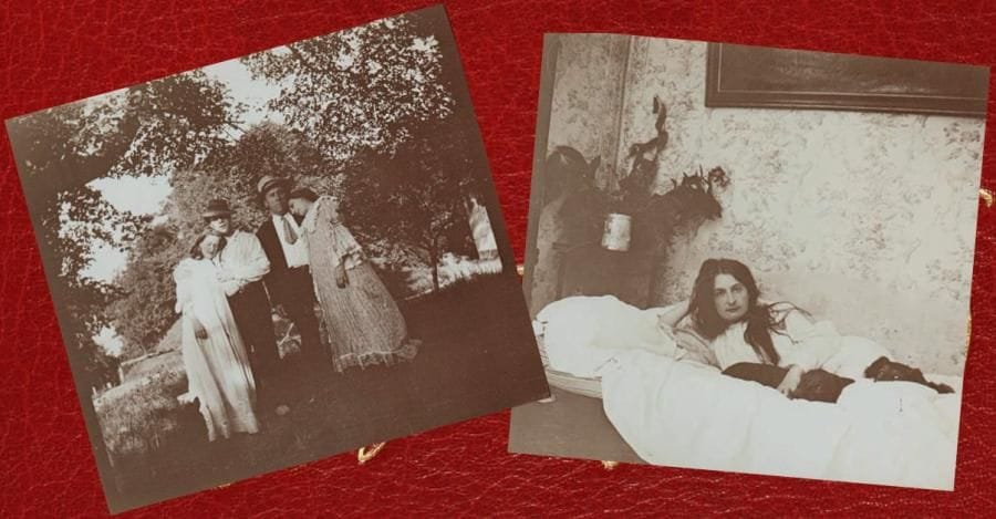 [Sacha GUITRY]
10 Photographies d'amateur, [août 1907]; 9 x 12 cm chaque en tirage argentique d'époque en bistre. Série de photographies de Sacha Guitry, Charlotte Lysès et leurs amis, prises au New Cottage à Honfleur, quelques jours avant ou après le mariage (14 août 1907). Charlotte Lysès allongée sur un lit; Charlotte et Sacha s'embrassant; le couple Guitry et le couple Jean Daragon- Marguerite Moreno; Moreno menaçant d'un fusil Guitry, Daragon et un ami; scènes de lutte, etc. ABCF p. 45. ABO p. 34-35. SGVA 221.