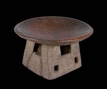 Tabouret MALINKE (Guinée) Bois à patine brune. H: 23 cm; Diamètre: 39 cm
