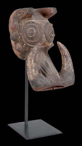 Masque phacochère BWA (Burkina Faso) Bois à patine brune crouteuse. L: 38 cm