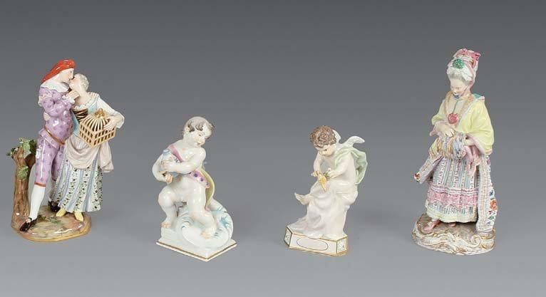 Europe
Meissen. Statuette représentant une jeune femme debout sur une base circulaire à ornements rocaille en léger relief soulignés en or, la main gauche dans un manchon, décor polychrome et or. Marquée: épées croisées en bleu et D 66/62 en creux. Fin du XIXe siècle. H: 22 cm. Restaurations à la main droite, au noeud de ruban au sommet de la coiffe et un éclat restauré sur la base.