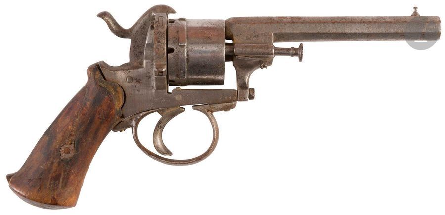 Revolver à broche, six coups, calibre 7 mm
Canon à pans.
Dans l’état. Vers 1870. (accident mécanique).