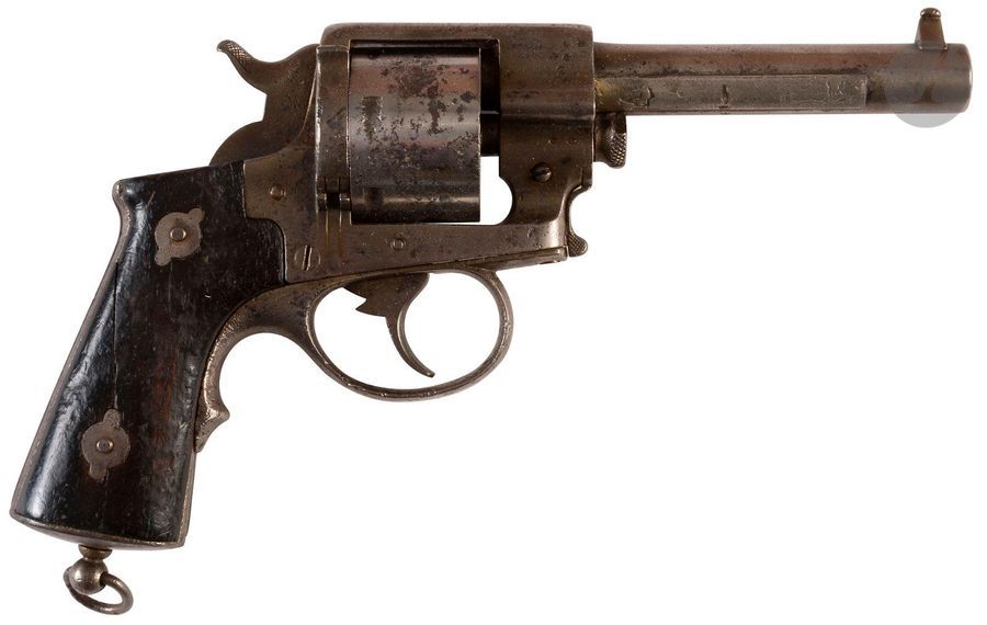Revolver de marine Lefaucheux, modèle 1870 modifié N, calibre 11 mm
Canon rond. Bâti frappé « MODELE 1870 modifié N », poinçonné et numéroté 1248. Plaquettes de crosse en noyer. Calotte frappée de l’ancre.
Dans l’état (piqûres). Manque la baguette. 