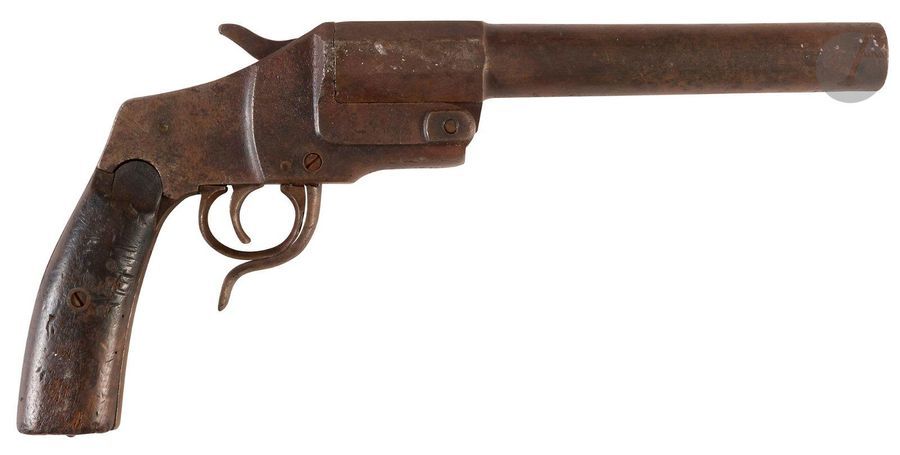 Allemagne impériale.
Hebel 1894.
Pistolet signaleur allemand de 26,5 mm.
Carcasse en acier, canon rond, à pans au tonnerre, basculant, verrouillé par une clé placée sous le pontet, plaquettes de crosse en bois.
Etat moyen (piqures)
Longueur : 36,1 cm - Poids : 1530 g
