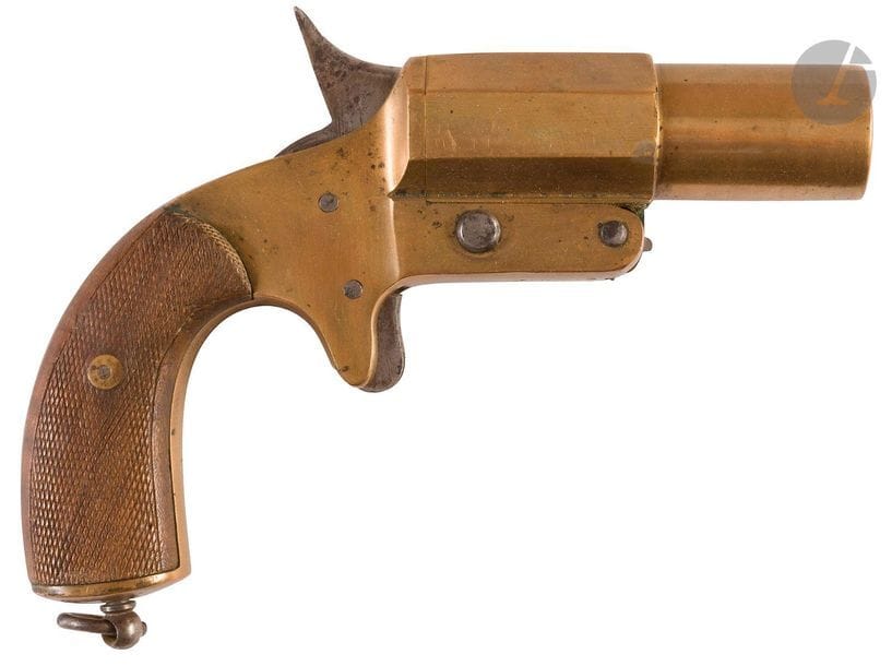 France.
Modèle 1917.
Pistolet signaleur français de 25 mm a? canon court. 
Carcasse et canon en bronze. 
Fabrication Chouvet a? Saint-E?tienne. 
T.B.E. 
Longueur : 19 cm - Poids : 900 g
