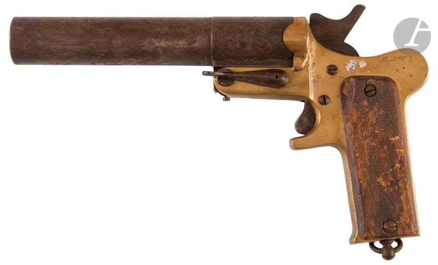 France.
Modèle 1918.
Pistolet signaleur français de 25 mm a? canon long. 
Carcasse en bronze, canon en acier, plaquettes de crosse en bois (usure d’usage).
A.B.E.
Longueur : 26,5 cm - Poids : 1120 g
