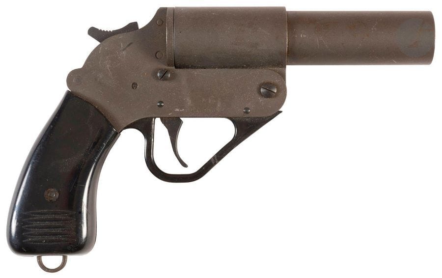 Italie.
Pistolet Comet.
Pistolet signaleur italien de 25,4 mm pour plaisanciers. 
Carcasse et canon basculant en acier phosphate?. 
Fabrication Armi Kimar à Brescia. 
Longueur : 25 cm - Poids : 960 g
B.E. 

