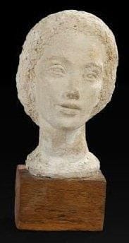 Tatiana a-Tann ALALOU-JONQUIERES (1902-1969)
Tête de femme. Plâtre original. Socle en chêne. 38 cm 