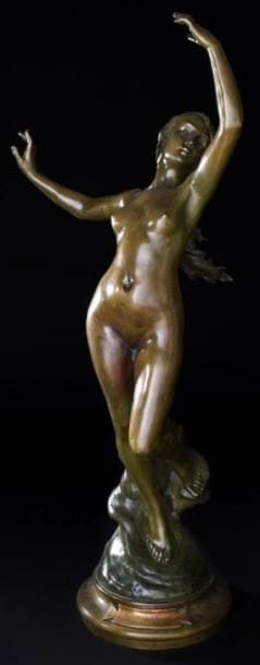 Henri GODET (1863-1937)
Le réveil de l'Aurore Bronze à patine médaille. Signé sur la base. Elle repose sur un socle en bronze. Manque le voile. 92 cm Exposition : Salon des Beaux-Arts, 1895 