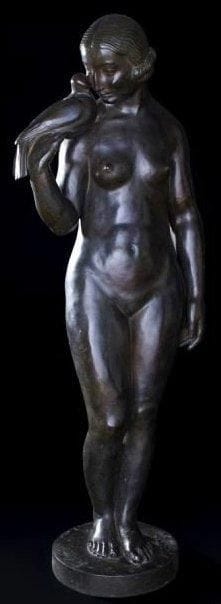 Lucien Charles E. ALLIOT (1877-1967)
Femme à la colombe. Bronze à patine brune. Signé sur la terrasse. Fondeur A. Planquette. 86 cm 