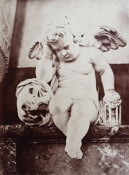 L'Ange pleureur (oeuvre du sculpteur amiénois Nicolas Blasset, 1636).  Cathédrale d'Amiens, c. 1870.  Epreuve sur papier albuminé. 26,5 x 19,5 cm.