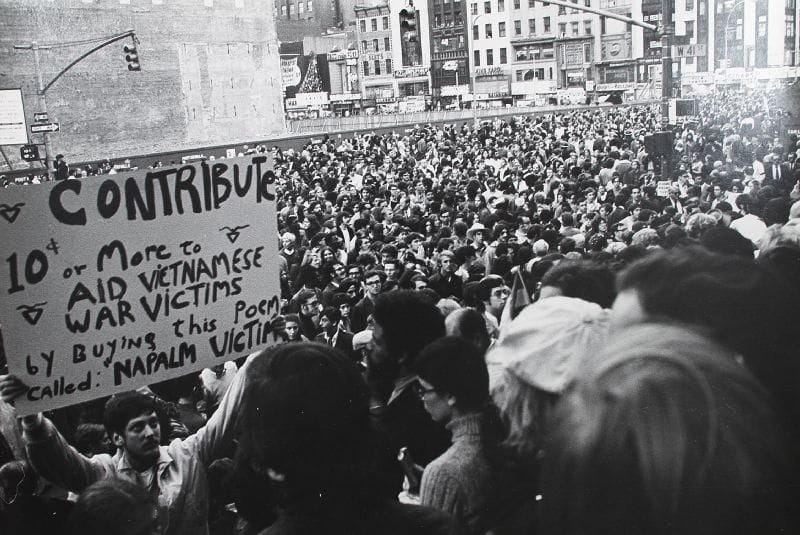 New York
Manifestation contre la guerre du Vietnam, c. 1960. Epreuve argentique d'époque. 23 x 34 cm. 