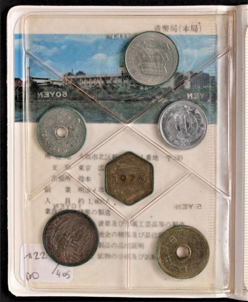 PAYS ETRANGERS. Série de 5 Pièces Japon. 1976. 1 à 100 Yens 
Sachet scellé + Jeton