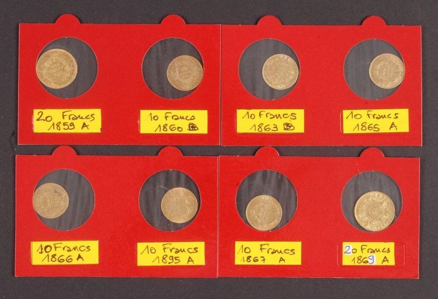Lot de 8 pièces françaises en or:
- 2 pièces de 20 Francs en or . Type Napoléon III 1859 A - 1869 BB
- 5 pièces de 10 Francs en or . Type Napoléon III 1860 BB - 1863 B - 1865 A - 1866 A - 1867 A 
- 1 pièce de 10 Francs en or . Type III République 1895 A