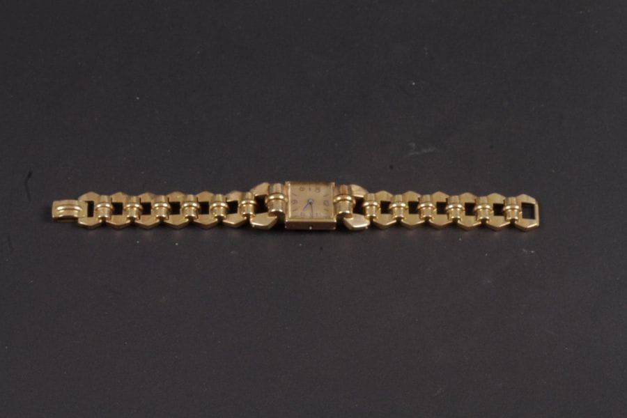 Montre de femme et bracelet en or
Poids brut : 49,1 g