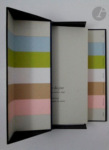 CASSOU (Jean).
Bonheur du jour. Cantique d'un ouvrier nègre. Sur la Côte. L'air de la séduction. Sonnet bien après les autres.
S.l. : Les Impénitents, [1969]. — In-8, en feuilles sous chemises en couleur et emboîtage de l'éditeur.
Édition originale de ces poèmes de Jean Cassou, formant le 15e ouvrage des « Impénitents ». Elle est illustrée d'une pointe sèche originale de Salvador Dali, signée dans la plaque, et de 8 eaux-fortes à pleine page et 5 gaufrages de Michel Mathonnat.

Tirage à 165 exemplaires sur vélin de Rives. Celui-ci, spécialement imprimé pour Jean Cassou et signé par Mathonnat sur le premier feuillet, est l'un des 30 exemplaires hors commerce réservés aux artistes et aux collaborateurs. Il est enrichi d'une suite des 8 eaux-fortes de Mathonnat en premier état sur vélin, d'une des 11 suites des mêmes eaux-fortes sur japon nacré avec remarques enluminées à la main en or fin, signées par l'artiste, ainsi que d'une épreuve d'artiste en couleurs d'une estampe, justifiée et signée par Mathonnat.

Chaque partie est contenue dans une chemise en couleur.
Exemplaire parfaitement conservé. La couverture rose est légèrement piquée.