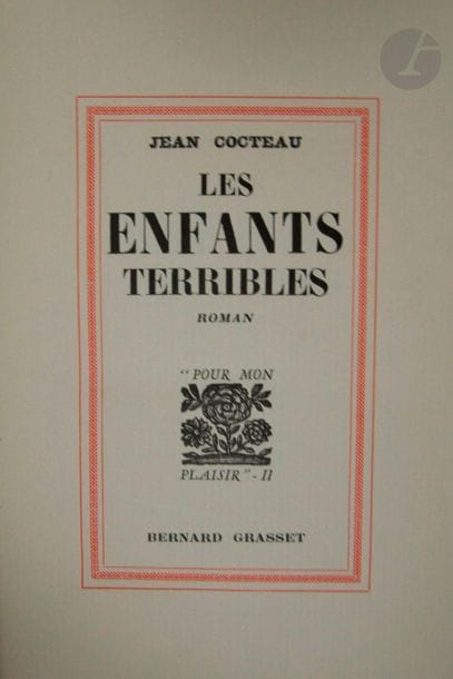 COCTEAU (Jean).
Les Enfants terribles. Roman.
Paris : Grasset, [1929]. — In-4, demi-maroquin bleu à coins, dos lisse orné, tête mouchetée bleue, non rogné, couvertures et dos conservés (Høst & søns Hofboghandel).
Édition originale.
Un des 164 exemplaires réimposés au format in-4 tellière, celui-ci étant l'un des 112 sur vélin pur fil Lafuma.
Exemplaire complet de la double couverture.
Dos passé.