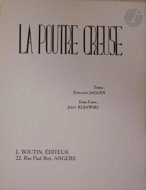 JAGUER (Édouard) - KUJAWSKI (Jerzy).
La Poutre creuse.
Angers : J. Boutin, [1950]. — In-folio, en feuilles, couverture rempliée.
Édition originale tirée à seulement 56 exemplaires sur papier vélin Johannot, illustrée de 5 eaux-fortes originales hors texte de l'artiste d'origine polonaise Jerzy Kujawski (1922-1998).

Un des 44 exemplaires numérotés en chiffres arabes. Il est enrichi d'un envoi de l'auteur adressé à l'éditeur Robert Altmann :
A Robert Altmann // le "voisin ignoré" // parmi les savanes // du possible // Jaguer

Exemplaire très bien conservé malgré quelques déchirures au dos de la couverture. Les eaux-fortes ne sont pas signées.
