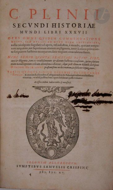 PLINE L'ANCIEN.
Historiæ mundi libri XXXVII.
Coloniæ Allobrogum (Genève) : Samuel Crespin, 1615. — 2 parties en un volume in-folio, veau havane, double filet doré en encadrement sur les plats, dos à nerfs orné (reliure de l'époque).
Nouvelle édition de l'Histoire naturelle de Pline avec les commentaires du médecin et botaniste Jacques Daléchamps (1513-1588), parue pour la première fois en 1584. Y sont joints également ceux de Sigismundus Gelenius (1497-1554), Hernán Núñez (1475-1553) et de Beatus Rhenanus (1485-1547).
Fente à la charnière du premier plat, quelques frottements et épidermures, coins légèrement émoussés. Rousseurs et mouillures claires, quelques petites galeries de vers. Ex-libris manuscrit biffé sur le titre.
Provenance : A. Garrigues, avec ex-libris.