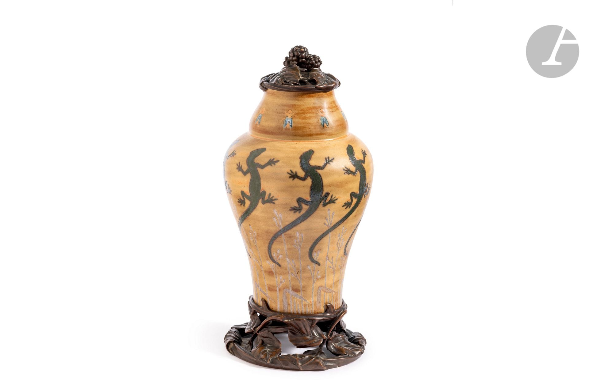 LUCIEN AMÉDÉE GAILLARD (1861-1942) ORFÈVRE & MANUFACTURE NATIONALE DE SÈVRES – HORACE DÉSIRÉ BIEUVILLE (1862-1925) DÉCORATEUR
Vase aux lézards, 1900, le modèle présenté à l’Exposition Universelle, Paris, 1900
Vase balustre monté et présentant un col annulaire renflé sur sa base.
Épreuve en grès cérame ; le décor tournant émaillé polychrome.
La monture, la base et le bouchon, réalisés en bronze à patine brun nuancé et aux motifs de mûrier en baie.
Une petite égrenure en pourtour du col.
La céramique marquée du cachet-date de la manufacture S 1900, la base signée L. GAILLARD.
Hauteur : 28 cm

Exposition : 
Exposition Universelle de Paris 1900 - Un modèle identique, sans monture, exposé sous le numéro 400 de l’envoi de la Manufacture Nationale de Sèvres dans la catégorie IV Grès cérame, 3/ Pièces décorées. 

Musées et œuvres en rapport : 
- Musée des Beaux-Arts et Archéologie de Besançon - Un modèle identique, sans monture, est conservé dans les collections de cette institution sous le numéro d’inventaire 2009.0.1040, dépôt de l’État en 1902. 
- La Piscine - Musée d’Art et d’Industrie André Diligent de Roubaix - Un modèle identique, sans monture, est conservé dans les collections de cette institution.

Bibliographie : 
- Exposition Universelle, Paris, 1900 – Catalogue des œuvres exposées par les manufactures nationales de l’État (Gobelins – Sèvres – Beauvais) - Librairie centrale de Beaux-Arts, Paris, 1900. Un modèle identique, sans monture, référencé sous le numéro 400 page 57. 
- Alastair Duncan - The Paris Salon 1895-1914 - Volume IV : Ceramics & glass - Éditions Antique Collectors’ Club, Woodbridge, 1998. Modèle identique, sans monture, visible sur une photographie, très vraisemblablement prise lors de l’Exposition Universelle de Paris 1900, reproduite page 434. 
- Jean-Paul Midant – Sèvres, la manufacture au XXème siècle – Éditions Michel Aveline, Paris, 1992. Modèle identique sans monture reproduit page 35.