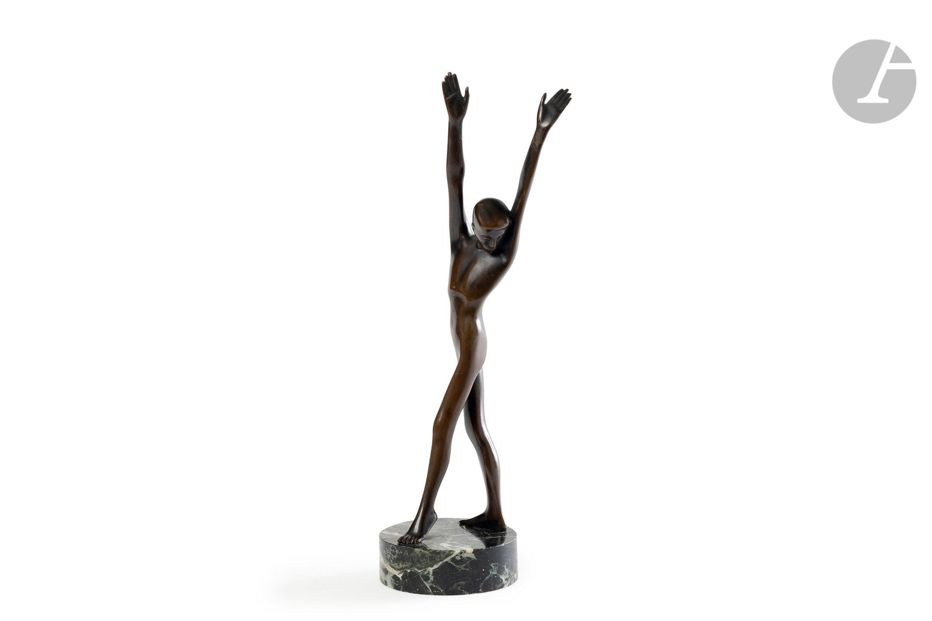 
ELZA KÖVESHÁZI KALMÁR (1867-1958) - COLLECTION JÓZSEF VÁGÓ (1877-1947) PUIS PIERRE VAGO (1910-2002)

Táncoló fiú dit aussi Táncos (danseur) dit aussi Danse enchanteresse, le modèle conçu vers [1907-1909] et présenté à l’Internationale Kunstausstellung des Sonderbundes Westdeutscher Kunstfreunde und Künstler zu Cöln, 1912

Sculpture. Épreuve en bronze à patine brun nuancé. Fonte d’édition ancienne, vers 1910. Base d’origine en marbre vert. Manque l’écrou de fixation sous la base. Non signée. Hauteur base comprise : 32,5 cm - Hauteur bronze seul : 29,5 cm



Provenance :

- Collection József Vágó (1877-1947).  Architecte, figure du mouvement Sécession en Hongrie.

- Collection Pierre Vago (1910-2002) (Pierre Vágó, dit), fils du précédent. Architecte, rédacteur en chef de L’Architecture d’Aujourd’hui de 1932 à 1947 puis président du Comité de rédaction de cette publication, membre de l’UAM, fondateur de l’Union Internationale des Architectes (U.I.A.) en 1948.

Musée : 

Une épreuve de notre modèle de sculpture est conservée à la Magyar Nemzeti Múzeum (Musée National hongrois) de Budapest.

Expositions :

- Internationale Kunstausstellung des Sonderbundes Westdeutscher Kunstfreunde und Künstler – Cologne, 1912. Une épreuve en bronze de notre modèle de sculpture fut présentée lors de cette manifestation sous le numéro 630 du catalogue.

- 1912 - Mission Moderne - Exposition du centenaire de l’Ausstellung des Sonderbundes Westdeutscher Kunstfreunde und Künstler zu Cöln 1912 – Musée Wallraf-Richartz, Cologne, du 31 août au 30 décembre 2012. L’épreuve de notre modèle de sculpture, conservée au Musée National Hongrois et probablement celle de l’exposition de 1912, fut  présentée lors de cette manifestation.



FICHE COMPLETE AU CATALOGUE PDF