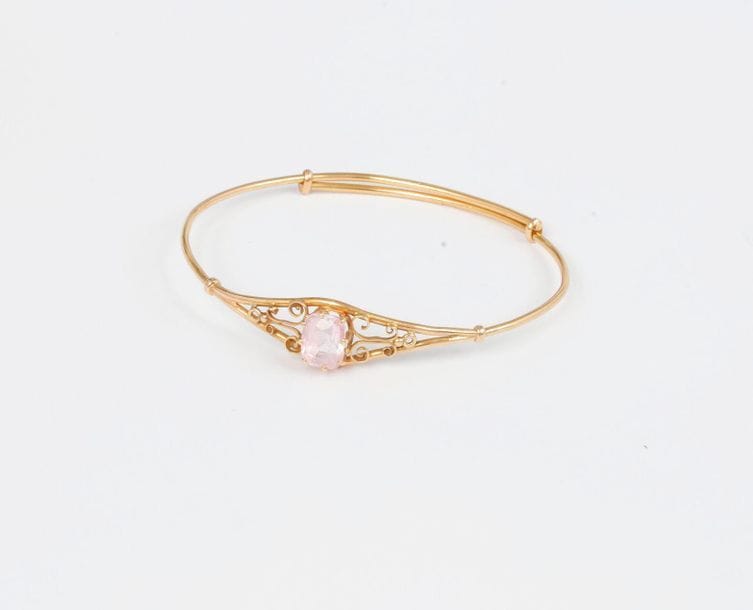 Sliding 18K (750) gold bracelet, decorated with an elongated cushion-shaped morganite. Early 20th century work. Gross weight: 13.1 g