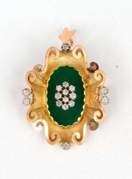 18K (750) gold brooch pendant with round diamonds. Height: about 4 cm. Gross weight: 17.6 g