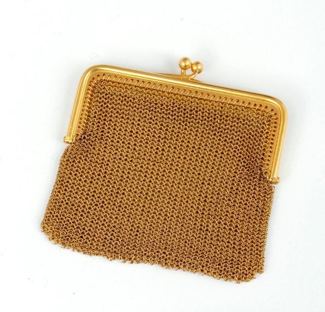 18K (750) gold knit wallet. French work from the beginning of the 20th century. Weight : 68 g
