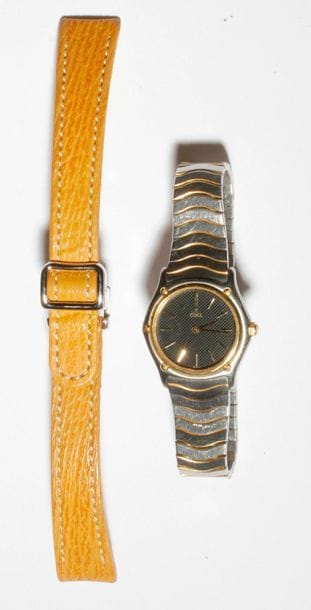 EBEL. Circa 1990N°
181908. Women's wristwatch in gold metal and steel, black dial with applied stick indexes forming the hours, quartz movement (working), signed gold metal and steel bracelet. The watch comes with a leather strap and a signed folding clasp.
