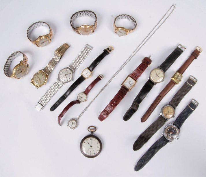 Lot of 14 men's and women's steel wristwatches including 1 Movado, 1 Enicar, 2 Tissot, 1 Lip.
A blued steel pocket watch is attached.
