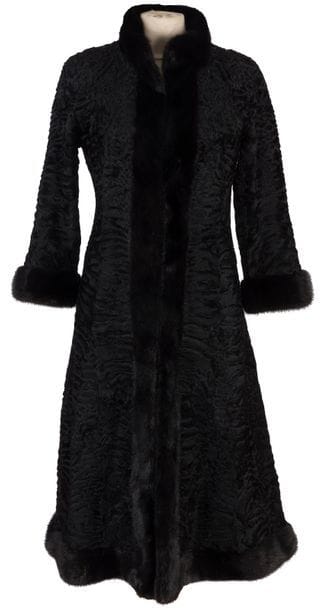 Christian DIOR Boutique
FourrureAstrakhan
coat
trimmed with black mink, T. 36-38
