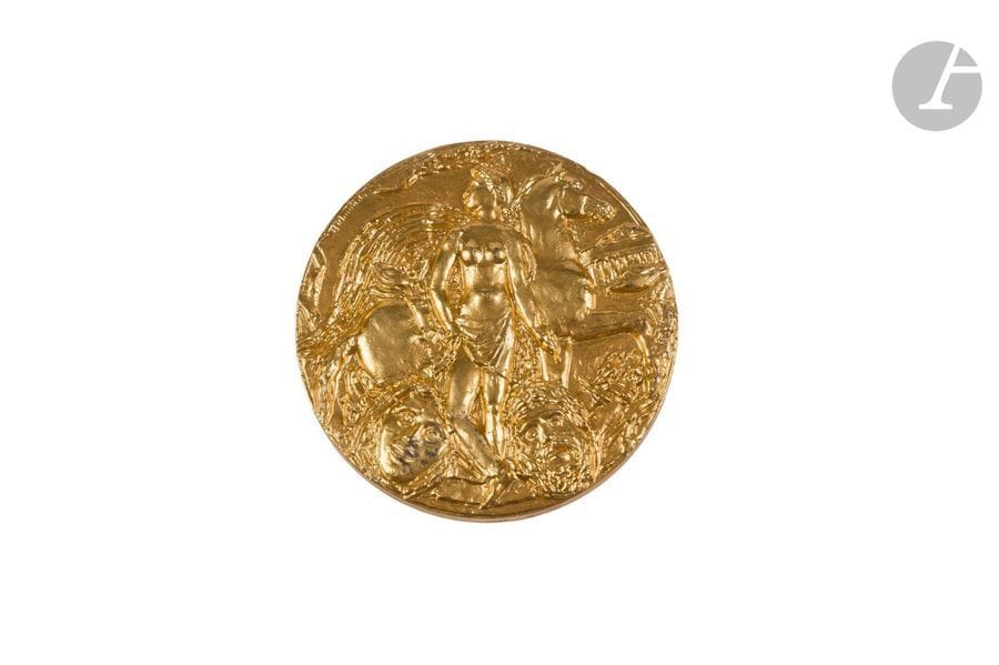 PAUL BELMONDO (1898-1982)
Jean-Louis Barrault, édition de la Collection Générale de la Monnaie de Paris [1949], offerte par Les Escholiers à Marcel Karsenty
Médaille. Épreuve en bronze doré. Vendue avec son étui d’origine. Signée P. BELMONDO sur le pourtour de l’avers, marquée Les Escoliers à Marcel Karsenty au revers. D. 6,2 cm