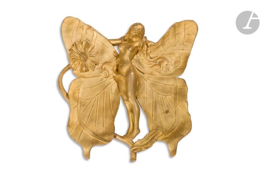 CHARLES KORSCHANN (1872-943) SCULPTEUR & LOUCHET FOUNDERWoman
 butterflyVide-pocket
. Gilt bronze proof. Early 20th century antique cast iron. Signed and located CH. KORSCHANN Paris on the obverse and stamped LOUCHET on the reverse. 18 x 18 cm

