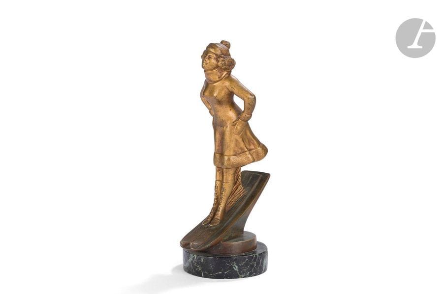 H. FADY (XXe)
La skieuse
Sculpture. Épreuve en bronze doré ; la partie basse patinée brun nuancé. Base en marbre vert de mer. Fonte d’édition ancienne des années 1920. Signée. H. base comprise : 20,5 cm