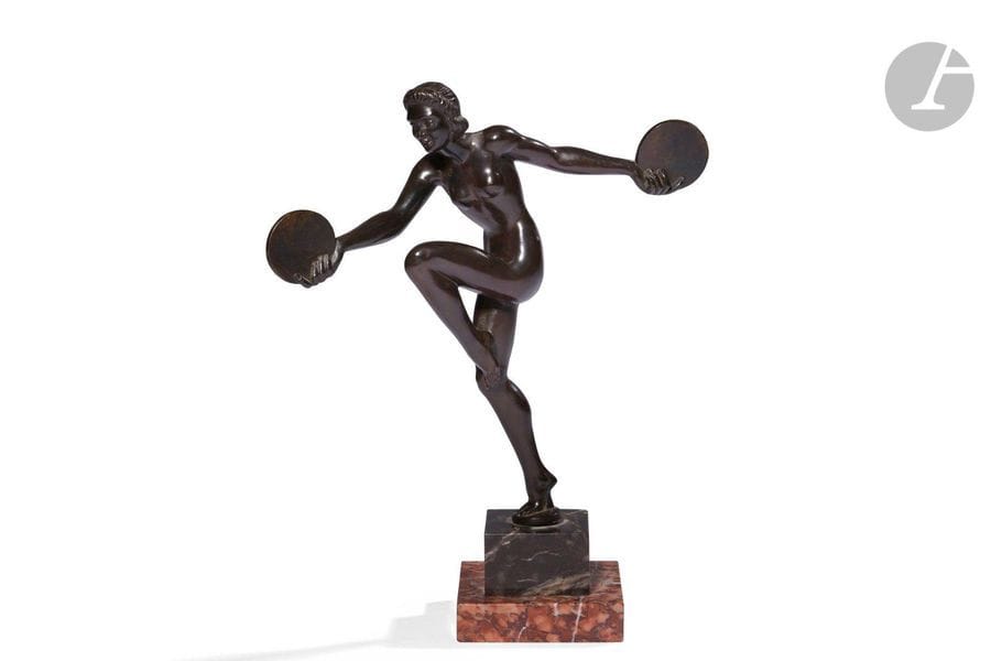 PIERRE LE FAGUAYS (1892-1962
)Dancer with cymbalsSculpture
. Bronze print with black patina. Old edition cast iron from the years 1925/30. Stepped marble base. Signed Le FAGUAYS and engraved with the publisher's name ETLING on the terrace. Total height : 27 cm 

