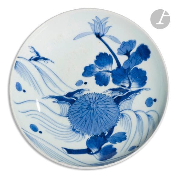 JAPAN - XIXth centuryRound
porcelain
bowl
enamelled in blue under iris and chrysanthemum flowers in a
river.
 
Diam. 28 cm

