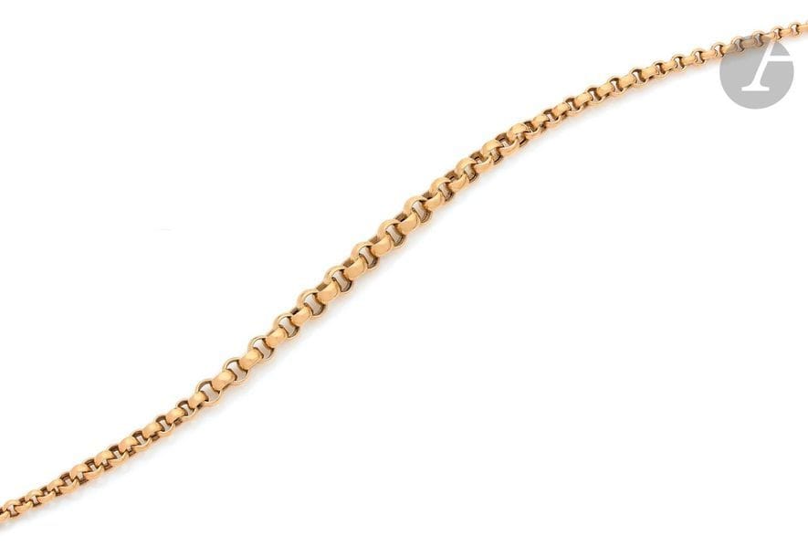 Collier en or 18K (750), articulé de maillons ronds en chute.
Longueur : 43 cm environ.
Poids : 26,1 g