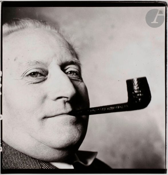 *Irving Penn (1917-2009) 
Jean Giono. Manosque, France, novembre 1957. 
Épreuve argentique (c. 1960). Tampon « Photograph - by - Penn », tampon copyright « Condé Nast » et titre manuscrit au verso. 
Image : 27 x 26 cm
Feuille : 35,5 x 28 cm

Irving Penn (1917-2009)
Jean Giono. Manosque, France, November 1957.
Gelatin silver print (c. 1960). Stamp "Photograph - by - Penn", copyright stamp "Condé Nast" and handwritten title on verso.
Image: 27 x 26 cm
Sheet: 35.5 x 28 cm