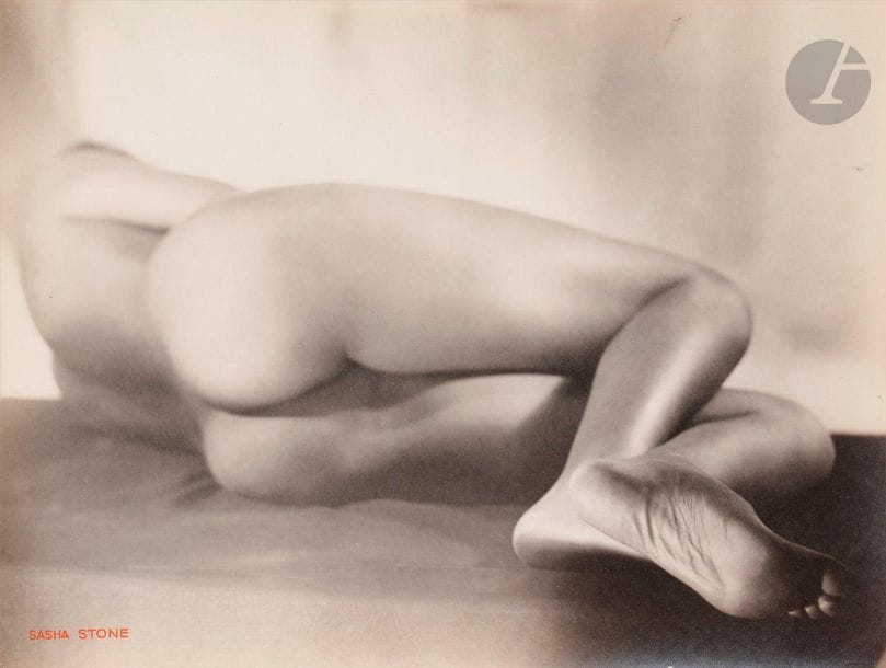 Sasha Stone (1895-1940
)Nude from the Women series, c. 1932. 
Vintage silver print, signed in red ink lower left. Stamped 'Copyright Stone - Brussels' on verso with handwritten reference 32951 in red ink. 
29.8 x 39.8 cmSasha

Stone (1895-1940)N


ude 



from the series Femmes, c. 1932. 
Vintage gelatin silver print, signed in red ink on lower left corner. Stamp "Copyright Stone - Brussels" on verso with the handwritten reference 32951 in red ink. 
29,8 x 39,8 cm







