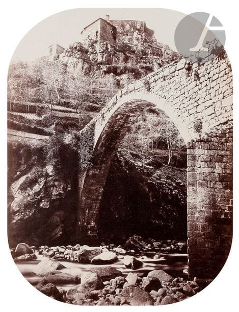 Félix Thiollier (1842-1914)
Sites de la Loire et de la Haute Loire,
c. 1860-1870. 
Cornillon (Saint-Paul-en-Cornillon). Pertuiset (Unieux). Saint-Maurice-sur-Loire (Saint-Jean-Saint-Maurice-sur-Loire). La Loire près de Saint-Victor-sur-Loire. Pont du Lignon (Monistrol-sur-Loire). Près de Saint-Ferréol (Saint-Ferréol-d’Auroure). Chalençon (Pont de Bounery et château). 
Huit (8) épreuves sur papier albuminé, cintrées (7) et aux coins arrondis (1) contrecollées sur cartons. Légendes à l’encre sur les montages (7). 
Formats : de 12 x 17,4 à 20,5 x 15,5 cm

Félix Thiollier (1842-1914) 
Sites of the Loire and of the Haute Loire, c. 1860-1870. 
Cornillon (Saint-Paul-en-Cornillon). Pertuiset (Unieux). Saint-Maurice-sur-Loire (Saint-Jean-Saint-Maurice-sur-Loire). La Loire près de Saint-Victor-sur-Loire. Pont du Lignon (Monistrol-sur-Loire). Près de Saint-Ferréol (Saint-Ferréol-d’Auroure). Chalencon (Pont de Bounery et château). 
Eight albumen prints mounted on cardboard. Captions on mounts.
Dimensions : from 12 x 17,4 to 20,5 x 15,5 cm