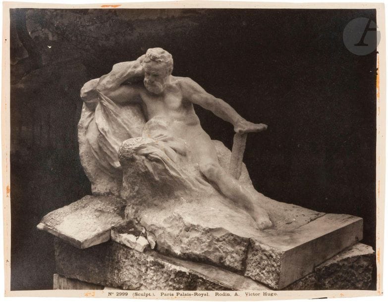 Maison Adolphe Braun
Victor Hugo par Auguste Rodin au jardin du Palais Royal, c. 1895-1900.
Trois (3) épreuves au charbon. Numéros d’inventaire aux versos et légende en bandeaux en bas des épreuves (1).
Format moyen : 24 x 30 cm

Maison Adolphe Braun
Paris, c. 1895-1900.
Victor Hugo by Auguste Rodin in the garden of the Palais Royal.
Three carbon prints. Inventory numbers on verso and caption at the bottom of the prints (1).
Average size: 24 x 30 cm.