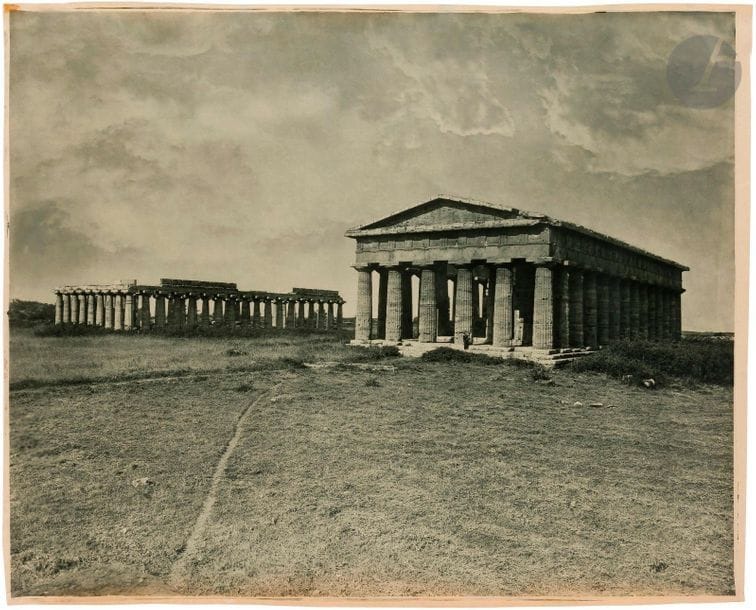Maison Adolphe Braun
Italie. Paestum, c. 1890.
Temple de Neptune. Temple d’Héra.
Épreuve au charbon. Numéro d’inventaire 1598 au verso.
64,2 x 80 cm

Maison Adolphe Braun
Italy. Paestum, c. 1890.
Temple of Neptune. Temple of Hera.
Carbon print. Inventory number 1598 on verso.
64.2 x 80 cm