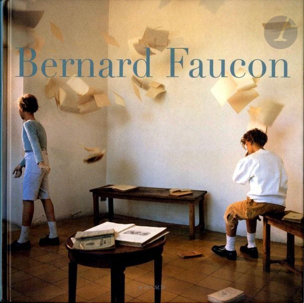 FAUCON, BERNARD (1950) [Signed]
Actes Sud, Arles, 2005.
In-4 (28,5 x 28,5 cm). Édition originale reliée, dédicacée et signée par Bernard Faucon, 352 pp., 350 photographies en couleurs, textes en français de Bernard Faucon et de Marie Darrieusseq, anthologie critique et légende des photographies avec reproduction miniature en fin d’ouvrage. Reliure d’éditeur illustrée.