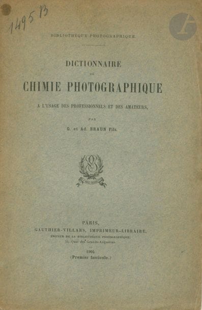G. et Ad. BRAUN Fils
Dictionnaire de chimie photographique à l'usage des professionnels et des amateurs.
Gauthier-Villars, Paris, 1904.
In-8 (25 x 17 cm). Édition originale, brochée. 64 pp. 1er fascicule. Exemplaire avec les pages non coupées.
Provenance : collection Jean-Pierre Sudre (étiquette en page de garde).