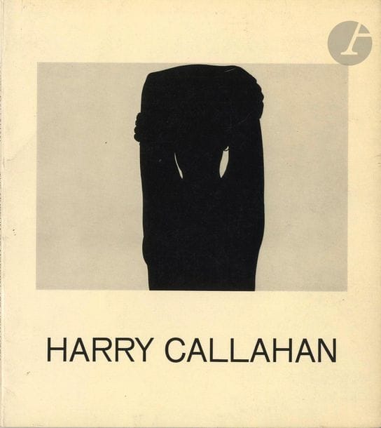 CALLAHAN, HARRY (1912-1999) [Signed]
The Museum of Modern Art, New York, 1967.
In-8 (22 x 20 cm). Édition originale brochée, dédicacée à Yvette Troispoux et signée par Harry Callahan, 84 pp., 60 photographies en noir et blanc, texte en anglais de Shermann Paul.