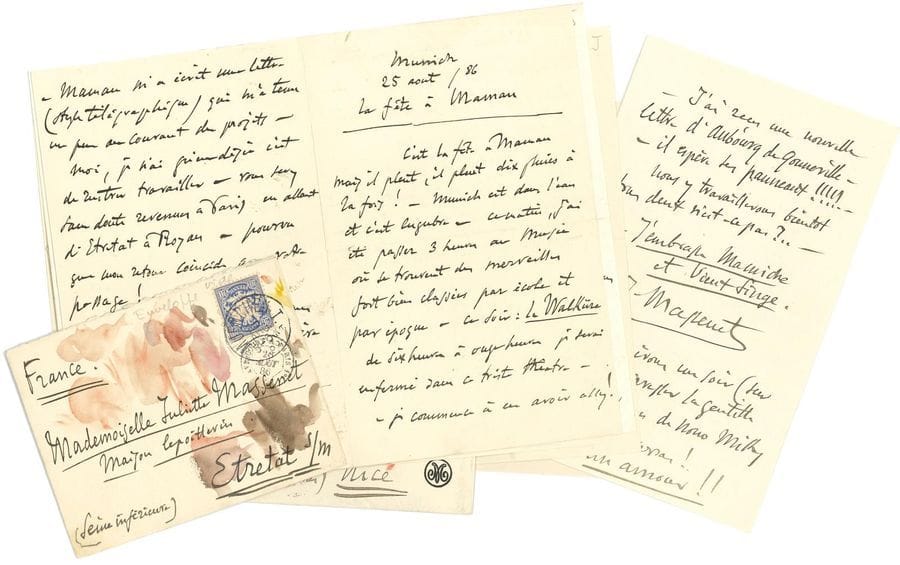 MASSENET Jules (1842-1912).
48 L.A. ou L.A.S., la plupart signées « M », « J.M. », « J. Massenet » ou paraphe, une avec DESSIN, 1886, [1904-1911], à SA FEMME ou leur fille Juliette ; 114 pages formats divers, la plupart à son chiffre, quelques enveloppes.
Tendre correspondance intime, écrite de Paris, Munich, Égreville, Saint-Aubin-sur-Mer en grande partie pendant une cure de Mme Massenet à Vichy, en 1909, parlant de leur santé, de son travail, de la genèse de Don Quichotte, de son frère le général Edmond Massenet, etc. Il va partir pour Bayreuth et Munich (16 août 1886)… à Munich, « ce soir : La Walküre de six heures à onze heures je serai enfermé dans ce triste théâtre »… Amusant dessin de chiens et chats (25 août 1886)… « Lundi soir commencent les répétitions générales [du Crocodile]. SARDOU prétend passer le 10… mais cela semble impossible à tout le personnel. Patria passe le 17. Les places coûteront 100 francs. C’est une soirée de gala donnée au bénéfice des inondés du Midi » ([4 décembre 1886])… « Le Crocodile est féroce car il me fait travailler et retravailler » (9 décembre 1886)… Mardi, première du Crocodile : « La pièce est amusante, très nouvelle d’aspect et je crois à un gros et long succès » (16 décembre 1886)… Trois mesures de musique : « Bons bizi, bizi, bizi, bi–zi ! Miam ! » ([1886])… « Je suis dans la dernière scène du 3e acte. “Les funérailles de Phèdre” » ([11-12 septembre 1898 ?])… « Aujourd’hui & demain visites, conférences au sujet d’Ariane dont l’Opéra est si content d’avoir la primeur » (mardi [septembre ? 1906])… Il a signé les traités d’Ariane et de Thérèse chez Heugel : « Les deux donnent un total de 100,000f », plus des primes ([octobre 1906 ?])… Il a rendez-vous avec Gunsbourg et Henri Cain « pour causer de Monte-Carlo » ( [17 mai 1909])… « Je ne fais rien – le travail du rôle me laisse indifférent & me fatigue » (10 juillet [1909])… « J’ai commencé les études de “Dulcinée”. Je suis certain que le rôle sera très vivant ; la chanso
