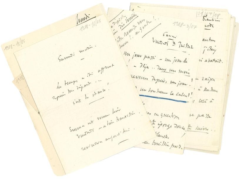 MASSENET Jules (1842-1912).
27 L.A. ou L.A.S. « M », « Massenet », « Papa » ou paraphe, Paris et Saint-Aubin 1894 et [1908], à SA FEMME (5 à sa fille JULIETTE, ou à son gendre Léon BESSAND) ; 69 pages formats divers.
Tendre ensemble, parlant de compositions, représentations, recettes et traités.
1894. « Heugel signe signe signe des traités. Ah ! Si La Navarraise était en 5 actes ! »… Il est moins satisfait de Manon (8 septembre)… « Répétition excellente hier. – Je crois que, si la presse est capable de dire la vérité, la soirée sera très belle – et le théâtre aussi. – Ce pauvre CHABRIER est mort – les amis ont écrit que s’il avait été joué comme Massenet il aurait produit des œuvres qui auraient été la gloire de son pays. – Enfin, toujours la mauvaise foi ! » (vendredi [14 septembre])… « Navarraise va bien – belles nouvelles de l’étranger » (5 octobre)…  « La Navarraise vendredi à Bruxelles » ([fin novembre])… [1908]. « MORET est là !… – On va travailler à la fin ! » ([17 mai])… Il avance la composition de Sapho (8 juillet)… Hier, « séance avec Mlle Bréval et Heugel au Ménestrel – elle a entendu son rôle et elle a paru très empoignée par l’expression des phrases ! » (samedi matin [11 juillet])… Au retour à Paris, séance avec Mlle BRÉVAL « et un orchestre avec Muratori ! » (13 juillet)… « J’ai fait une coupure heureuse dans le dernier acte (pour elle [Mlle Bréval]) » (14 juillet)… « Je ne t’ai pas communiqué la longue lettre de Léon […] C’était un adieu… à nous deux ! Je voulais te laisser dans le calme puisque nous ne pouvons rien à cette déplorable situation » (15 juillet)… « Carré m’écrit pour me parler de Sapho ; il s’occupe des décors. Il reprendra La Navarraise et il demande pour les Isola cet ouvrage après la reprise & aussi Cendrillon. – Les traités avec l’Amérique (New York) sont signés ; 7 ouvrages à la fois » (jeudi [16 juillet])… « Heugel m’annonce Thaïs (traités signés) avec Prague, Budapest, Varsovie ! » (vendredi [17 juillet])… Il attend les é