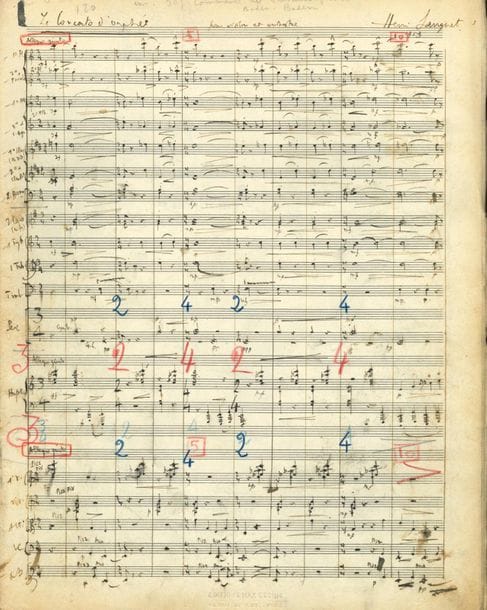SAUGUET Henri (1901-1989).
MANUSCRIT MUSICAL autographe signé « Henri Sauguet », Le Concerto d’Orphée pour violon et orchestre, 1953 ; 95 pages in-fol., en cahiers.
Partition d’orchestre de ce beau concerto pour violon.
Commande de la Südwestfunk de Baden-Baden, le Concerto d’Orphée fut composé par Sauguet dans le premier semestre de 1953, et créé le 26 juillet 1953 au Festival d’Aix-en-Provence, par Adolf Bus au violon, avec l’Orchestre de la Südwestfunk de Baden-Baden dirigé par Hans Rosbaud ; la création parisienne eut lieu le 21 novembre 1961 au Théâtre des Champs-Élysées, par Devy Erlih, avec l’Orchestre National dirigé par Manuel Rosenthal. D’une durée de 25 minutes, il fut publié par Heugel en 1954 et dédié « Au Docteur Heinrich Strobel et à Hans Rosbaud ».
« Le Concerto pour violon et orchestre est dit “d’Orphée”. Une fois de plus, il fait remarquer la nécessité dans laquelle se trouve Sauguet de posséder, au départ de chaque œuvre nouvelle, une idée poétique qui en, donne le point de départ, qui n’a rien d’un argument et aide simplement le compositeur à se trouver en état de grâce. Le Concerto d’Orphée fut créé en 1953 au cours du Festival d’Aix-en-Provence. Aucune intention descriptive dans ces pages qui ne se réfèrent au mythe essentiel de la musique que pour y trouver leur élan. Le rôle du soliste peut, en effet, être rapproché de celui du héros légendaire, organisant peu à peu les sons. D’un chaos orchestral (chaos très élaboré, est-il besoin de le préciser ?) le violon se détache peu à peu et prend sa propre importance. C’est alors une mélodie offerte au soliste qui, tour à tour tendre, véhémente ou énergique, prend possession de l’ouvrage et le domine, accompagnée par l’ensemble orchestral, jusqu’à la grande cadence terminale. Les mouvements de ce Concerto sont enchaînés comme s’il s’agissait d’une vaste improvisation au cours de laquelle le violon se voit chargé de sa mission fondamentale, qui est de chanter » (France-Yvonne Bril).
Le 